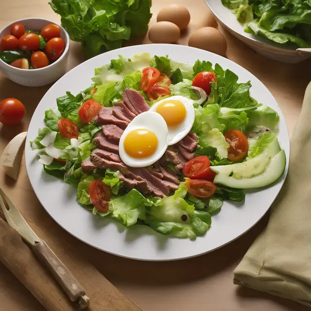 Foto de Leafy Salad with Meat and Egg