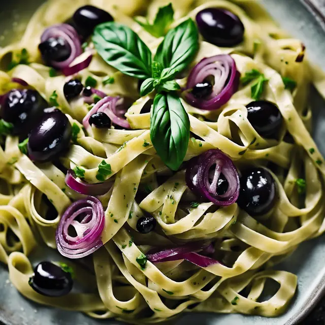 Foto de Pesto Tagliatelle with Black Olives and Red Onion